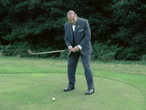 ボールを穴に入れるだけのゲームに興じるポワロ ゴルフをするポワロ